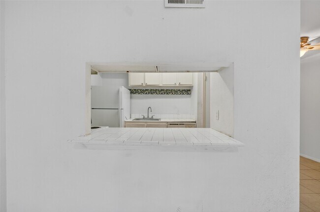 Building Photo - 9550 Deering Dr