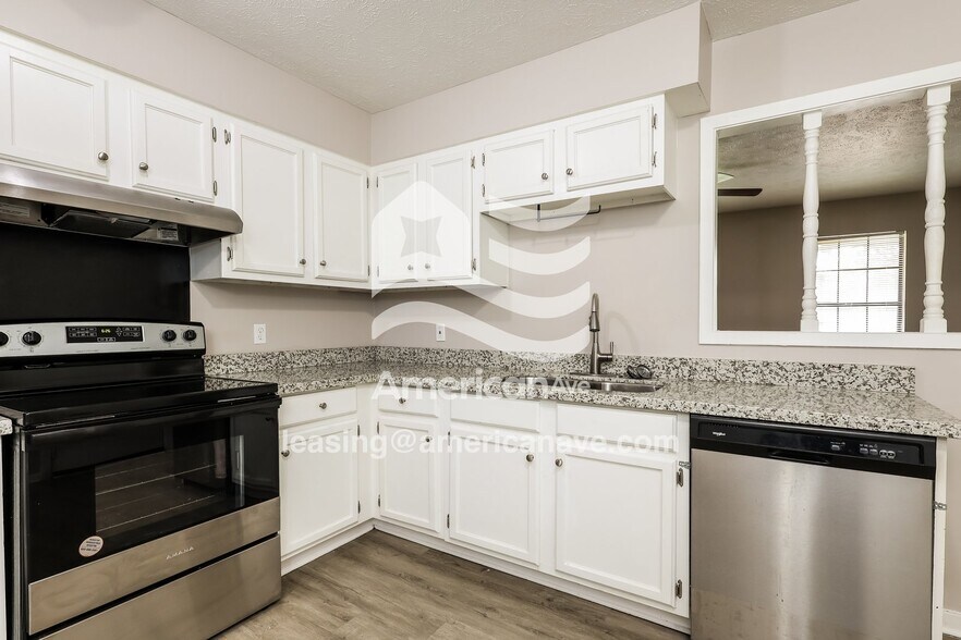 Building Photo - 1472 Bass Ave