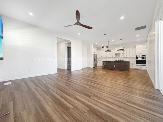 Building Photo - 2197 N Leatherwood Ave