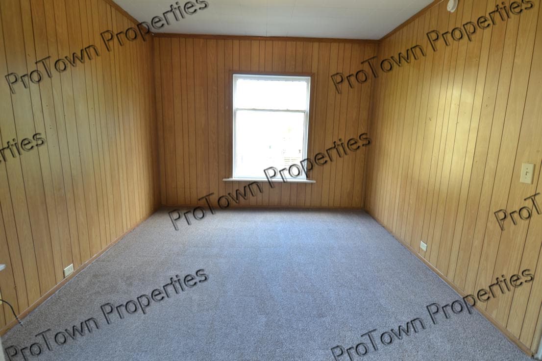 Building Photo - 213 N Hickory St