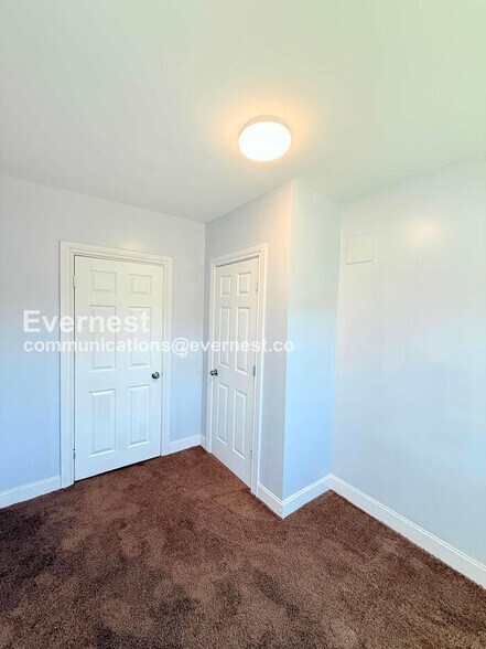Building Photo - 2484 Woodmere St