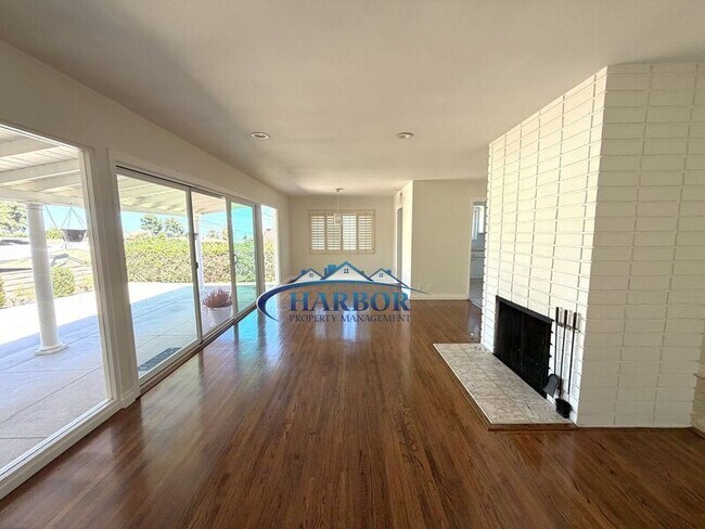 Building Photo - 1630 Miracosta St