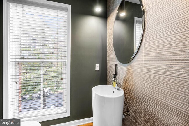 Building Photo - 2614 Lighthouse Ln