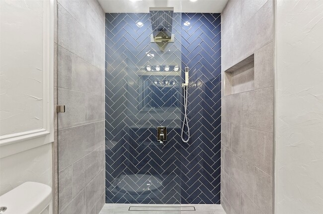 Building Photo - 545 Oak Hill Dr