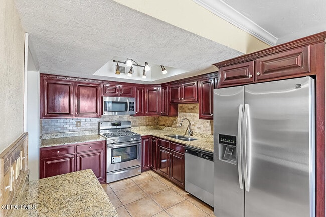 Building Photo - 150 Silver Shadow Dr