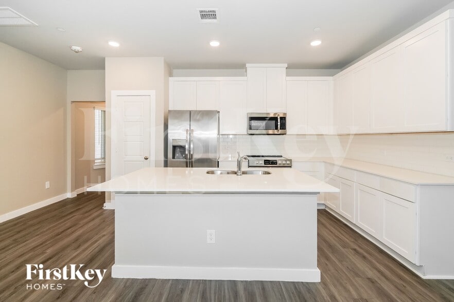 Building Photo - 309 N Centro Cir