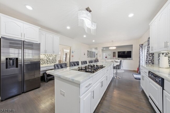 Building Photo - 11 Rosewood Ln