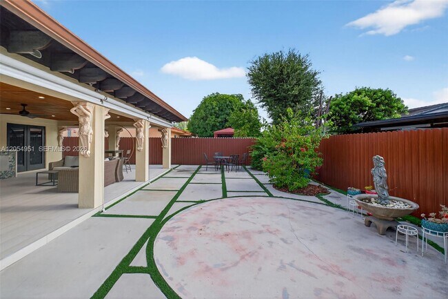 Building Photo - Southwest 127th Avenue, Miami, FL 33175 - 3 BR 2.5 BA single-family home