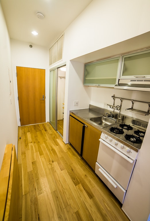 Building Photo - 8 Brooks Ave