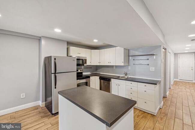 Primary Photo - 1440 Fairmont St NW