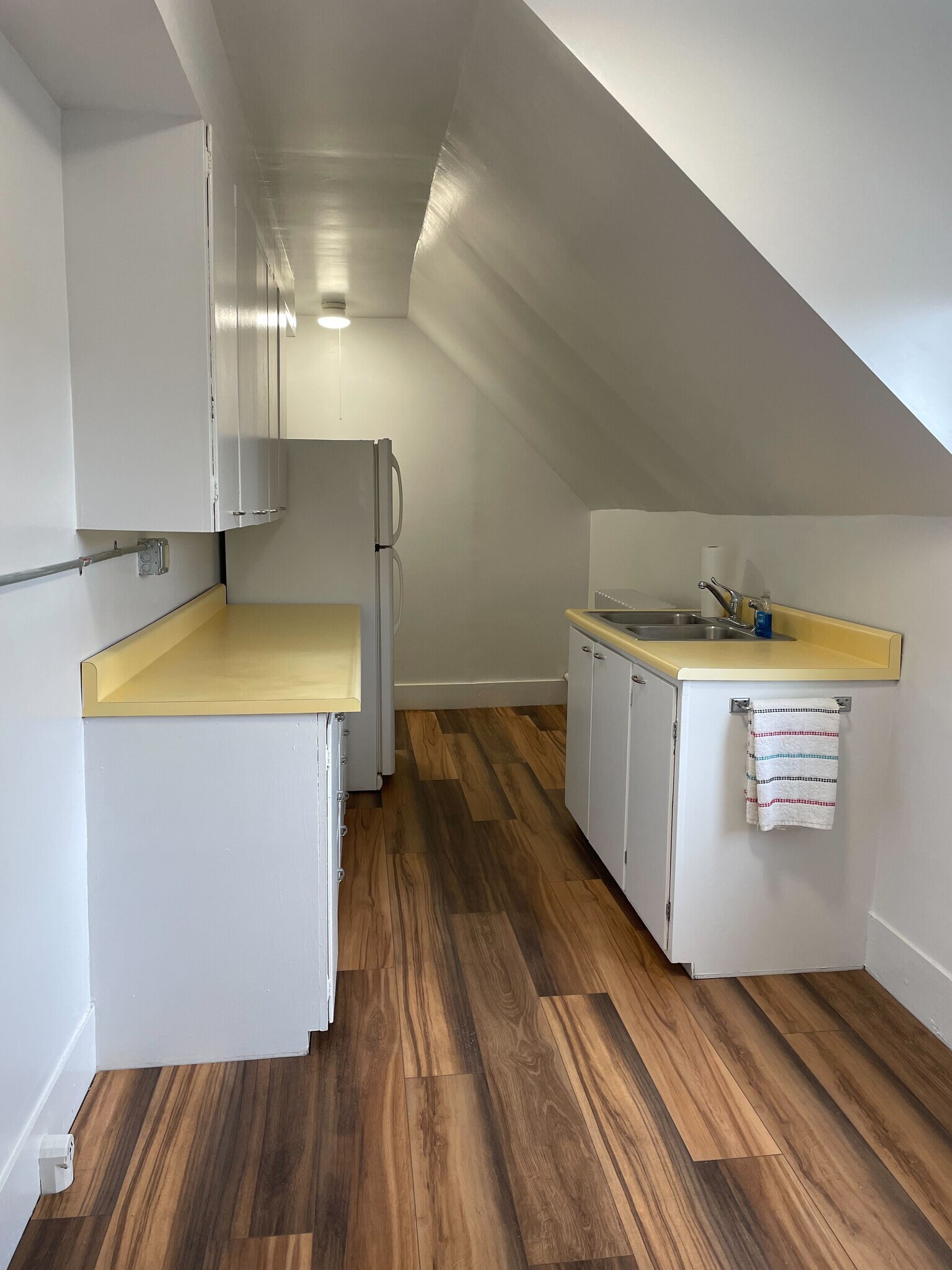 Building Photo - 12 Church St