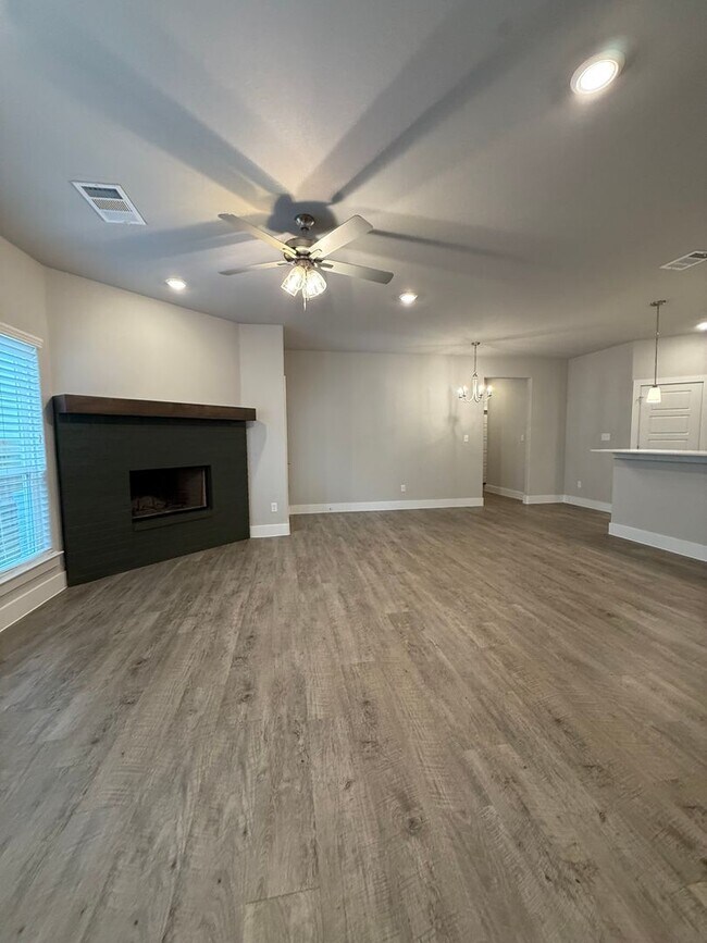 Building Photo - 3/2/2 GREAT NEIGHBORHOOD