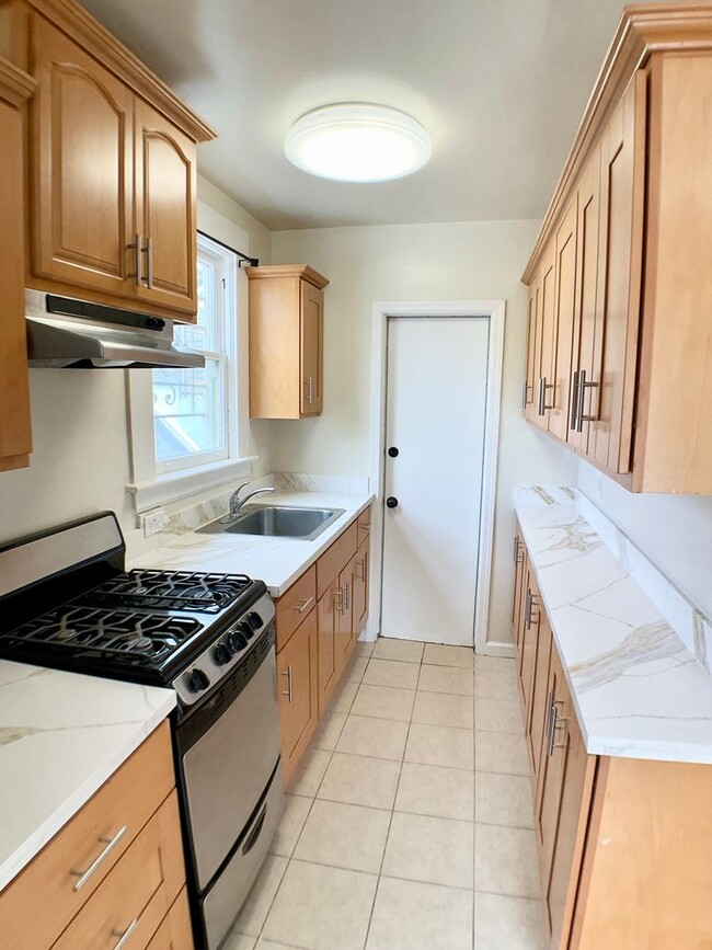 Building Photo - TOP FLOOR, Corner Studio. Hardwood Floors!...