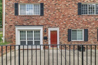 Building Photo - Large, Luxurious 2 Bedroom 2 Bath at Parkside at Alexandria