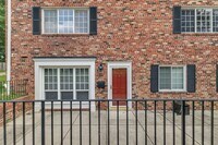 Building Photo - Large, Luxurious 2 Bedroom 2 Bath at Parks...