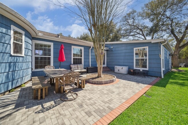 Building Photo - 701 W 32nd St