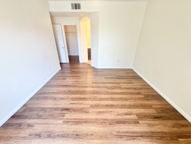 Building Photo - Fully upgraded condo with new flooring, paint, and appliances in Southwest Las Vegas