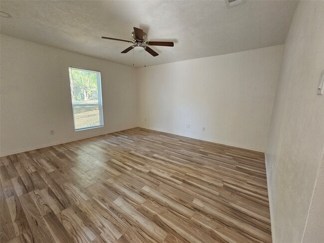 Building Photo - 105 E Wavy Oak Cir