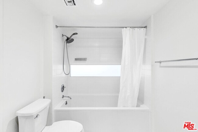 Building Photo - 901 Flower St