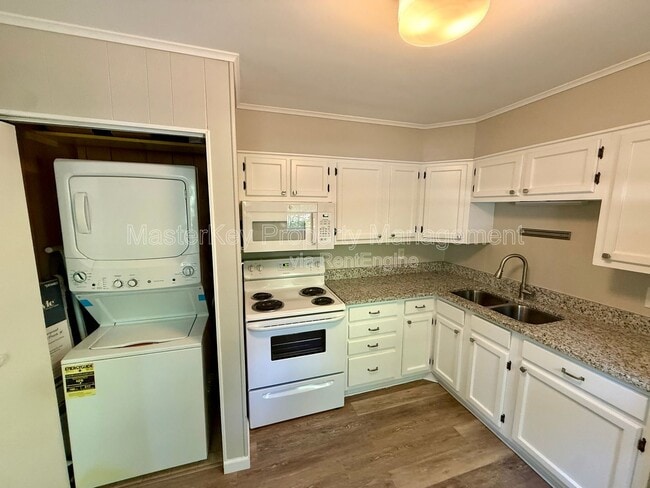 Building Photo - 345 Byrum St