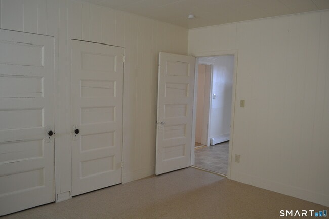 Building Photo - 835 Bank St