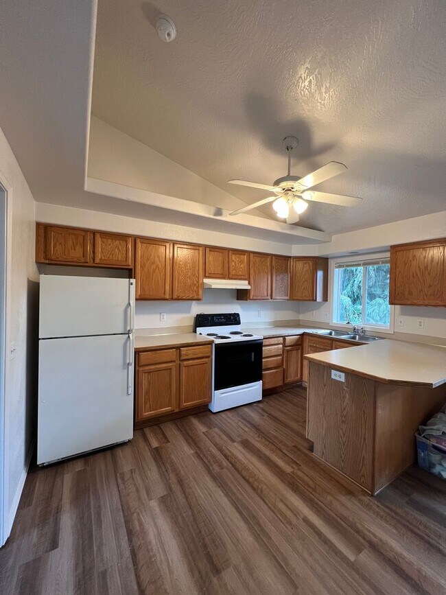 Building Photo - 1-bedroom 1-Bathroom Duplex