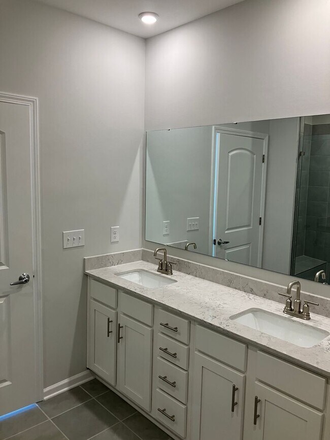 Building Photo - Beautiful lakefront living in Sherrils Ford