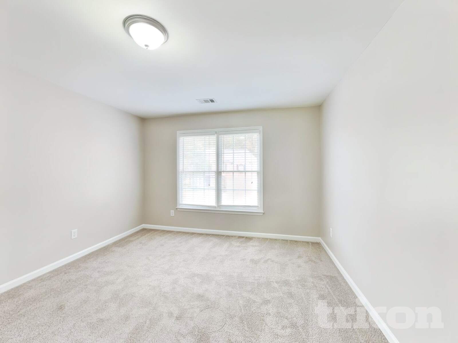 Building Photo - 716 Parkside Dr