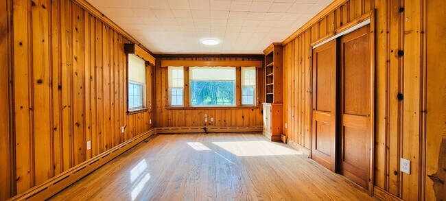 Building Photo - Remodeled brick bungalow with 1st floor li...