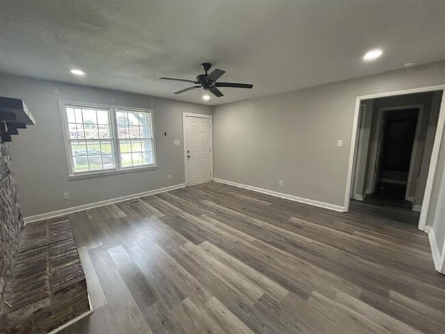 Building Photo - Charming and Affordable Downstairs Duplex ...