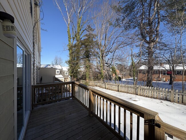 Building Photo - 1410 Ashbourne Dr