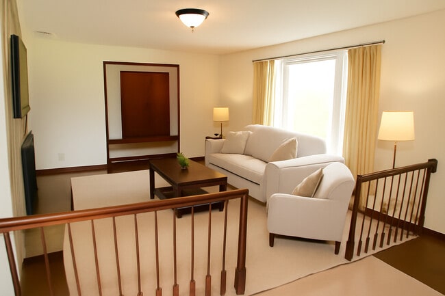 Building Photo - 44 Kingston Dr