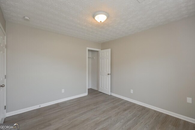 Building Photo - 541 Dove Way