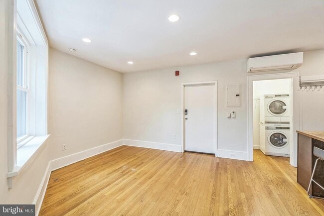 Building Photo - 5150 Ridge Ave