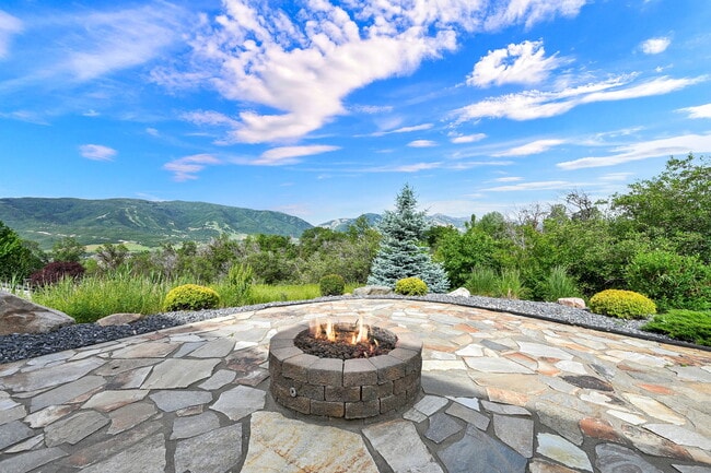 Building Photo - 3573 N Elkview Dr