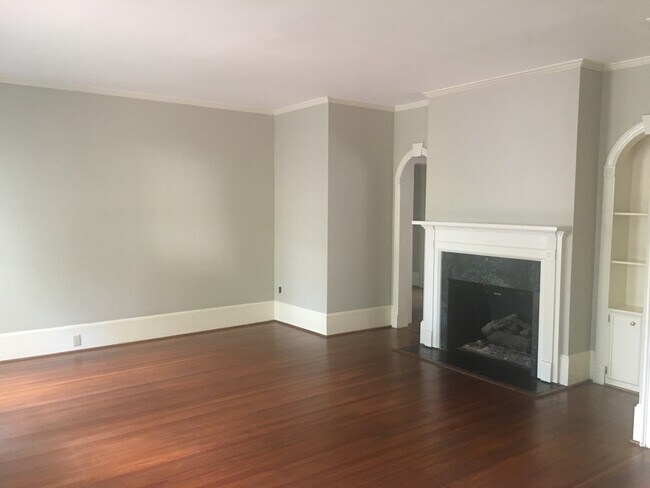 Building Photo - Charming and spacious 3 bedroom cottage in downtown Conway!