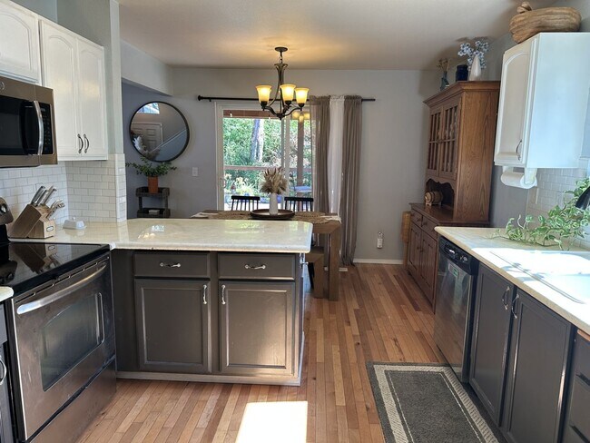 Building Photo - Beautiful Spanaway Home in Quiet Neighborhood