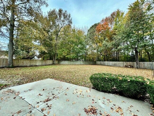 Building Photo - Ready NOW! A 4/2.5 in Glenwood! A Pet Friendly Home w/a HUGE Fenced Yard, Attached Garage!