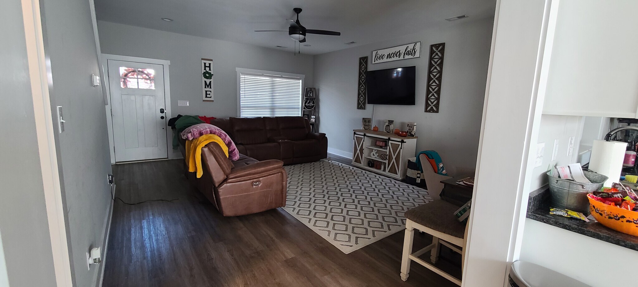 Building Photo - 151 Sunburst Villa Dr