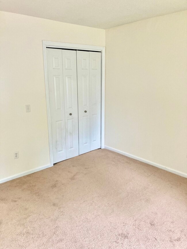 Building Photo - 156 E Grayling Ln