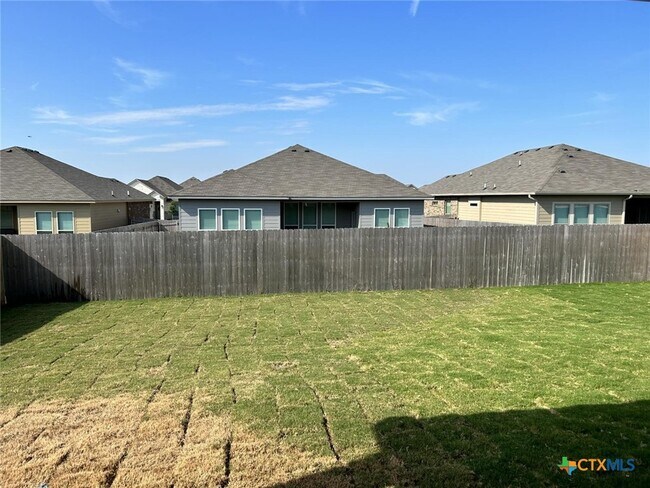 Building Photo - 10211 Six Shooter Ln
