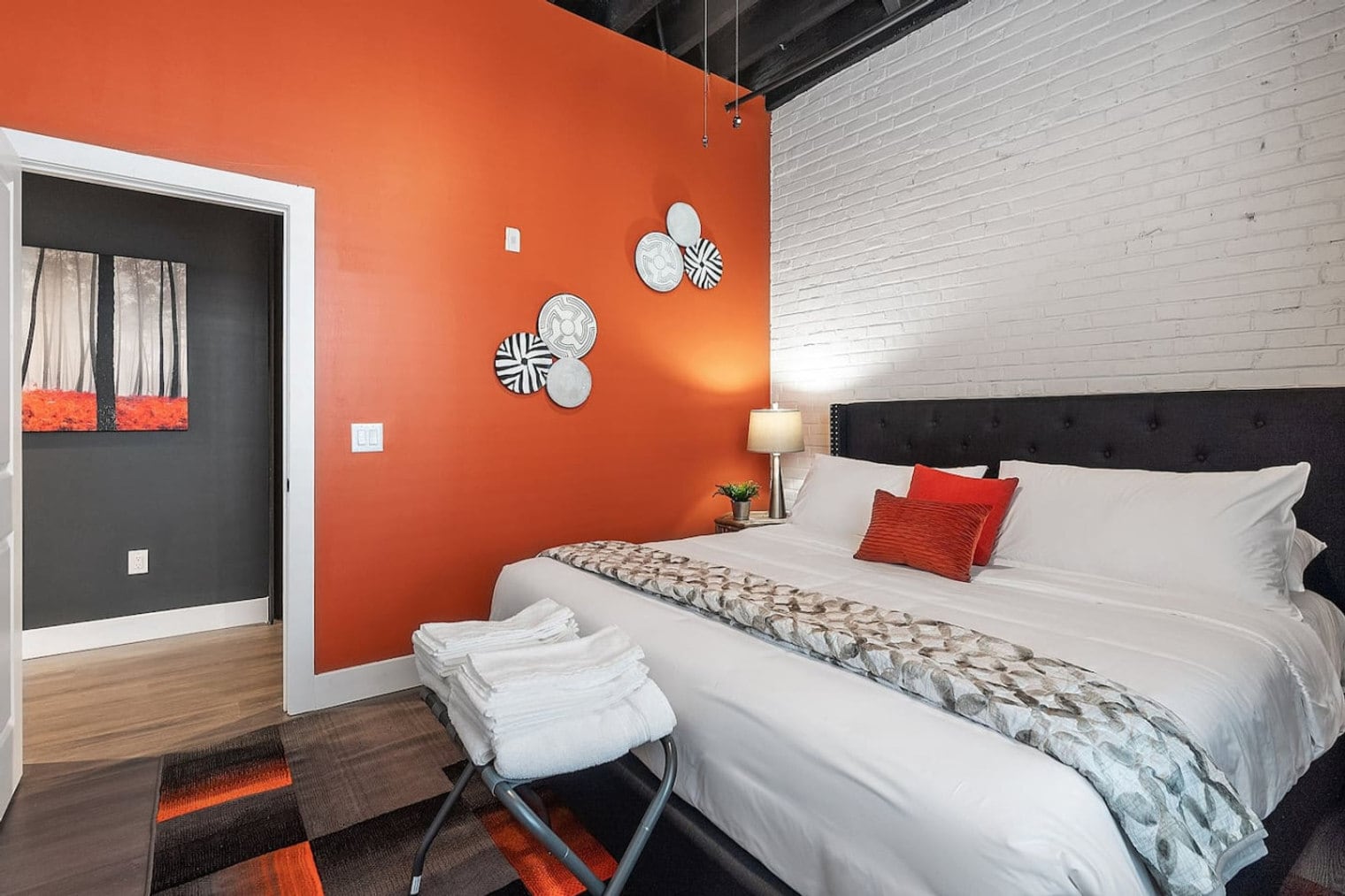 Building Photo - 212 W Roberts Ave