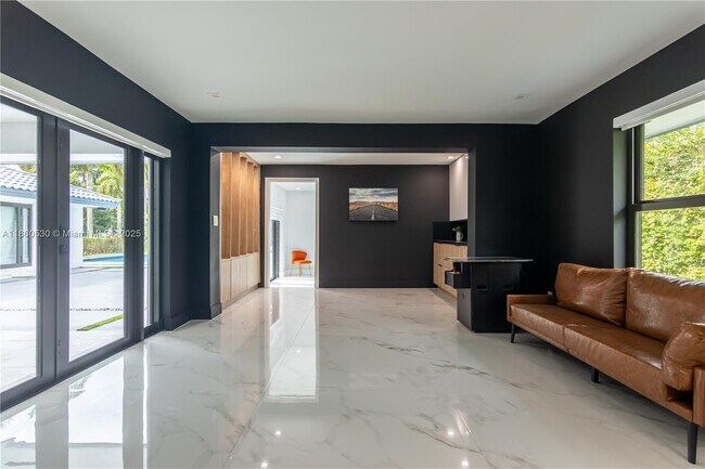 Building Photo - 3850 SW 130th Ave
