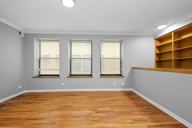 Building Photo - Duplex Two Bedroom Unit Available in South Shore