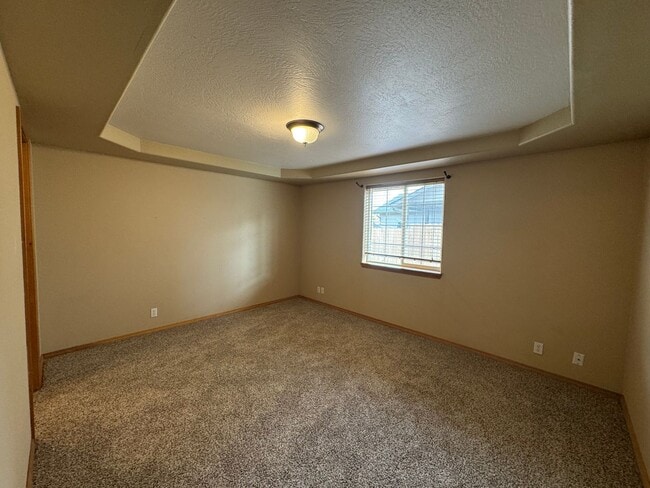 Building Photo - 3 Bedroom 2 Bath House in Bethel-Danebo