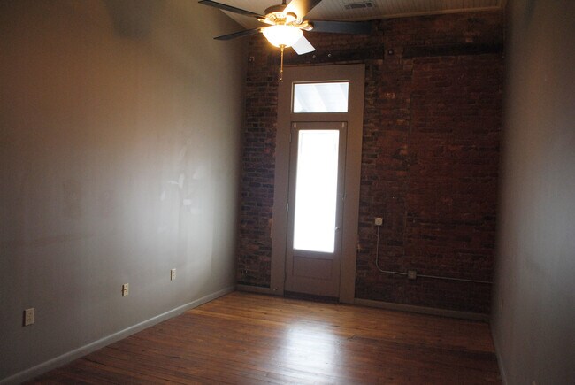 Building Photo - 829 S Railroad Ave