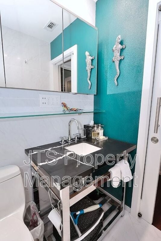 Building Photo - 2010 Promontory Point Ln