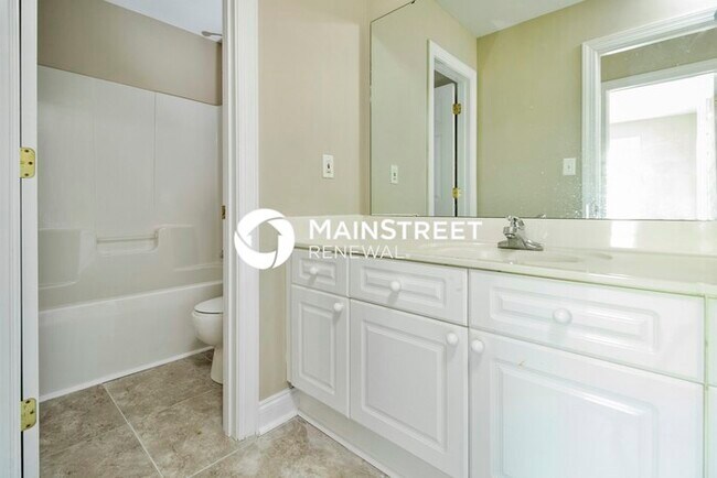 Building Photo - 5 Bedroom Pet-Friendly Home in Charlotte, NC with Main Street Renewal