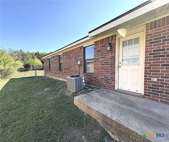 Building Photo - 2812 Ashley Dr