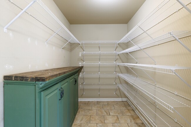 Building Photo - 2415 Bell Manor Dr SW